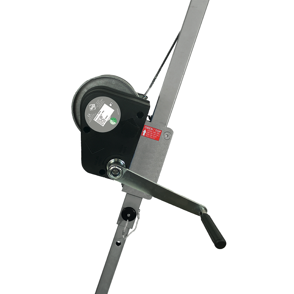 Detalle de un polipasto IKLW de 300kg y 20m de cable, montado sobre trípode Ikar